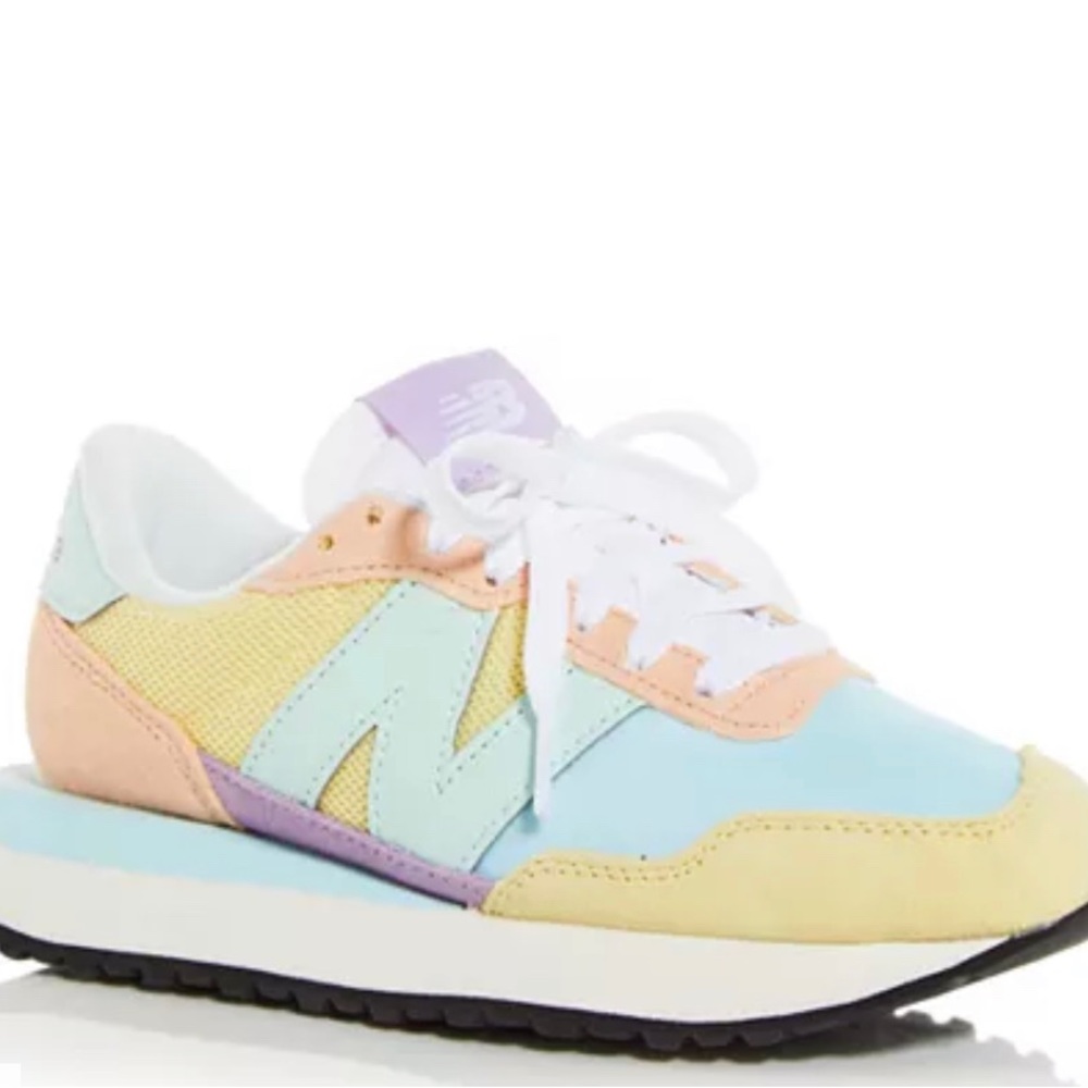 BRAND NEW New Balance Sneakers